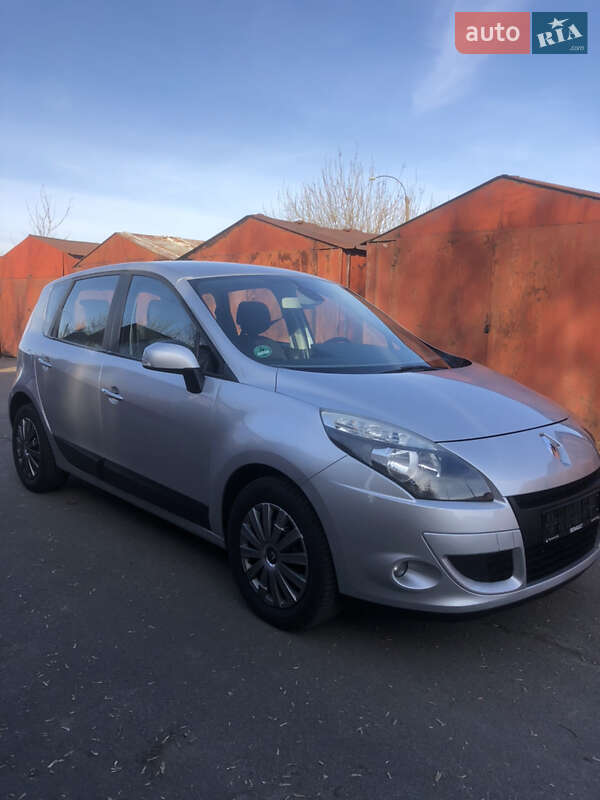 Минивэн Renault Scenic 2010 в Луцке