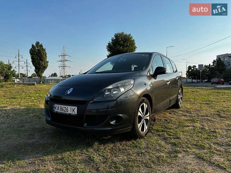 Минивэн Renault Scenic 2011 в 