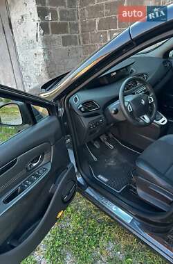 Минивэн Renault Scenic 2011 в 
