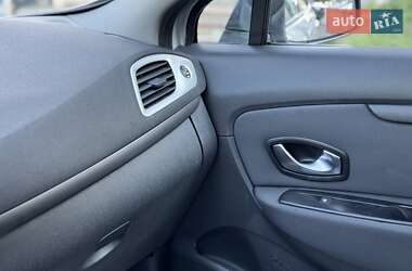 Минивэн Renault Scenic 2010 в 