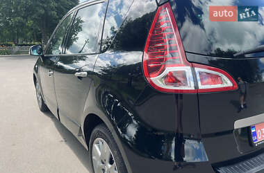 Минивэн Renault Scenic 2011 в 