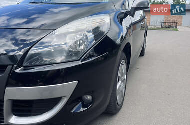 Минивэн Renault Scenic 2011 в 