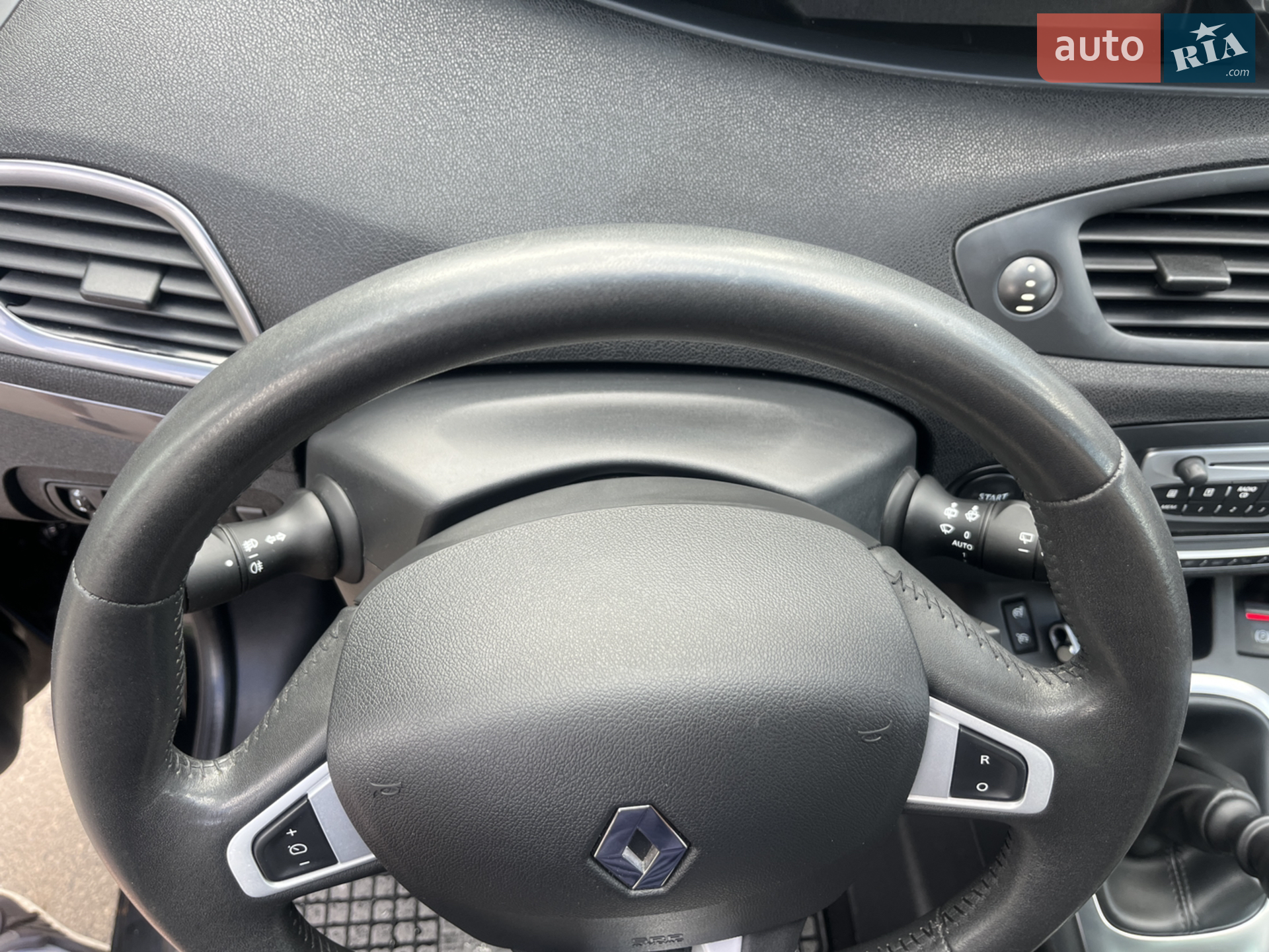 2011 Renault Scenic - мініатюра 38