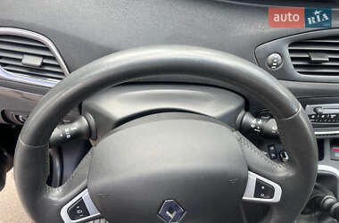 Минивэн Renault Scenic 2011 в 