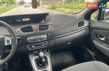 Минивэн Renault Scenic 2011 в 