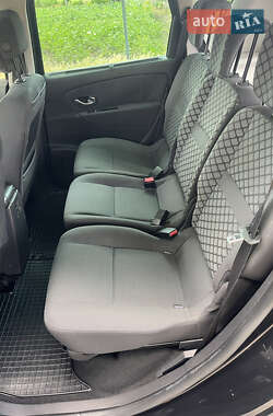 Минивэн Renault Scenic 2011 в 
