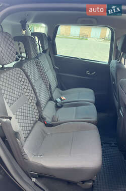 Минивэн Renault Scenic 2011 в 