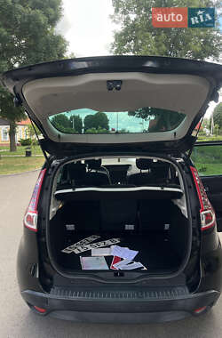 Минивэн Renault Scenic 2011 в 