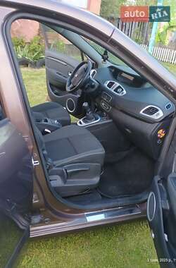 Минивэн Renault Scenic 2009 в 
