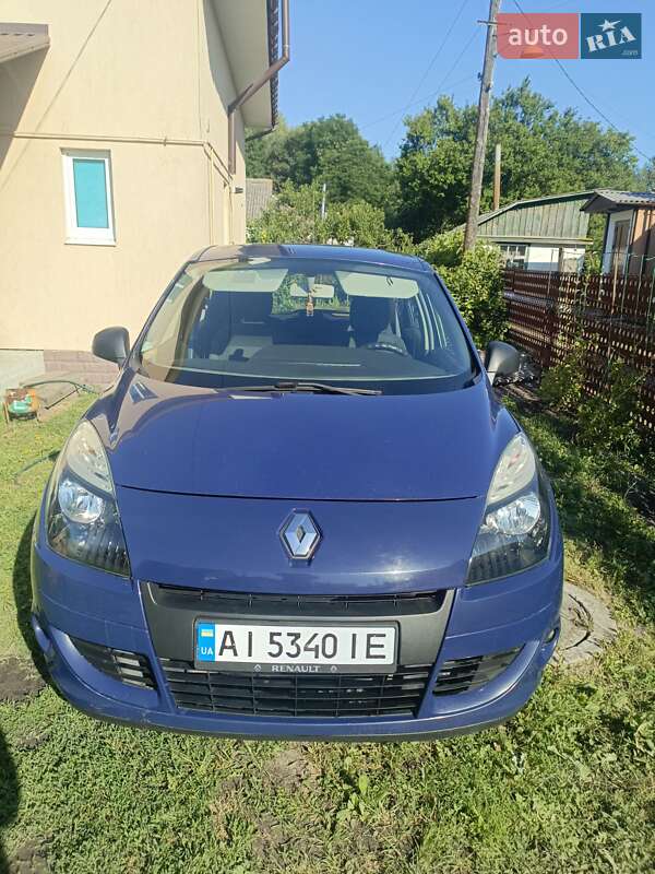 Минивэн Renault Scenic 2010 в 