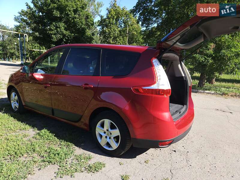 Минивэн Renault Scenic 2012 в Павлограде