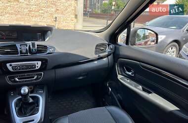 Минивэн Renault Scenic 2012 в 