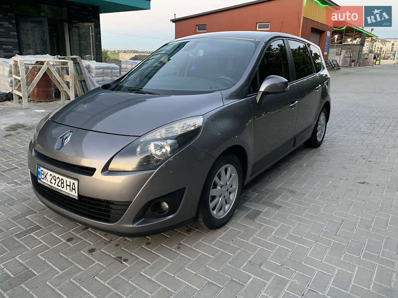 Минивэн Renault Scenic 2009 в 