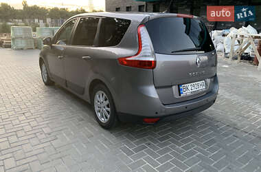 Минивэн Renault Scenic 2009 в 