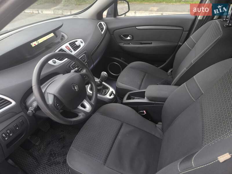 Минивэн Renault Scenic 2009 в Остроге
