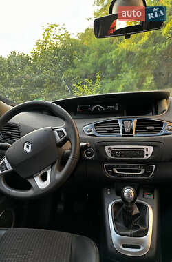 Минивэн Renault Scenic 2012 в 