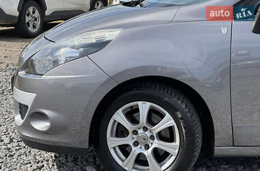 Минивэн Renault Scenic 2011 в 