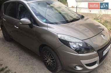 Минивэн Renault Scenic 2010 в 