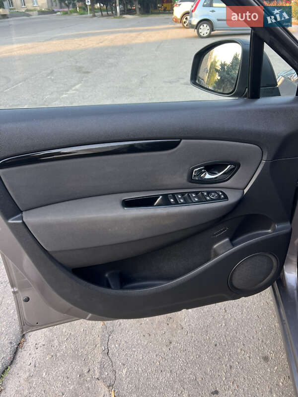 Минивэн Renault Scenic 2014 в Краснограде