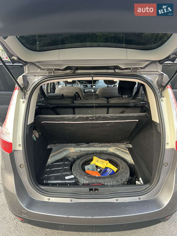 Минивэн Renault Scenic 2014 в Краснограде
