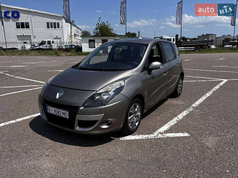 Минивэн Renault Scenic 2011 в 