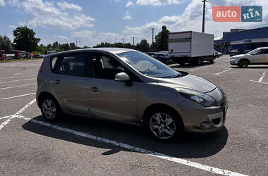 Минивэн Renault Scenic 2011 в 