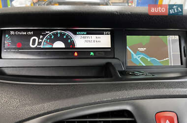 Минивэн Renault Scenic 2011 в 