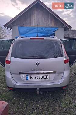 Минивэн Renault Scenic 2012 в 