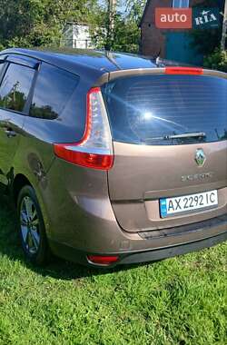 Минивэн Renault Scenic 2010 в 