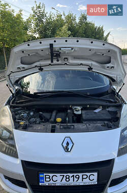 Минивэн Renault Scenic 2011 в 