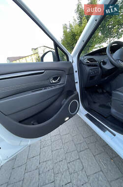Минивэн Renault Scenic 2011 в 