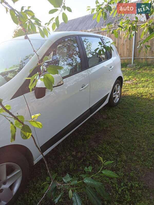 Минивэн Renault Scenic 2012 в Яготине