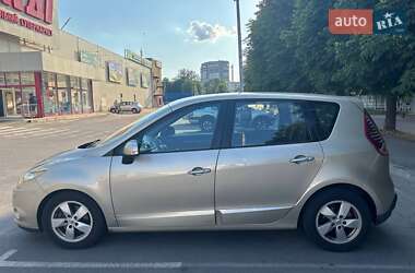 Минивэн Renault Scenic 2010 в 