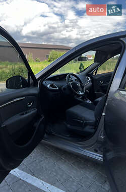 Минивэн Renault Scenic 2013 в 