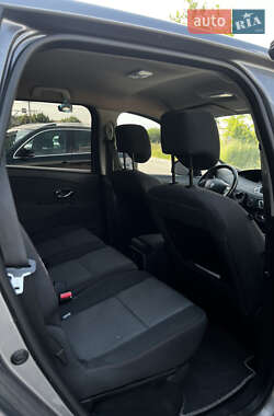 Минивэн Renault Scenic 2013 в 