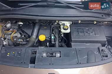 Минивэн Renault Scenic 2011 в 