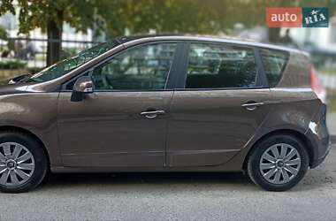 Минивэн Renault Scenic 2011 в 