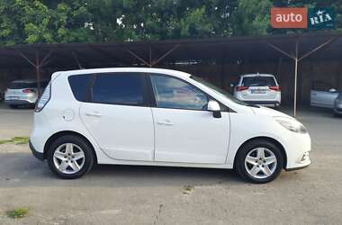 Минивэн Renault Scenic 2015 в 