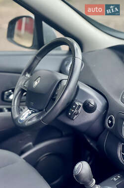 Мінівен Renault Scenic 2016 в 