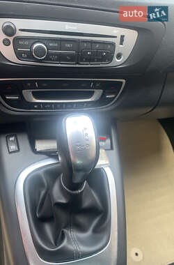 Минивэн Renault Scenic 2016 в 