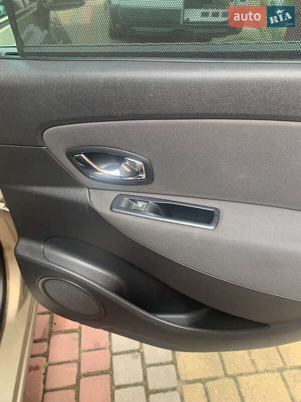 Минивэн Renault Scenic 2016 в Ровно