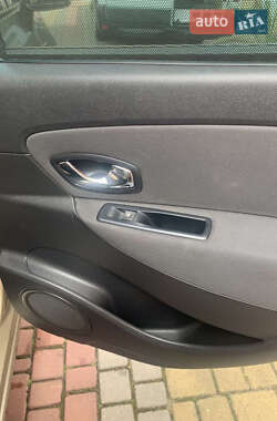 Минивэн Renault Scenic 2016 в 