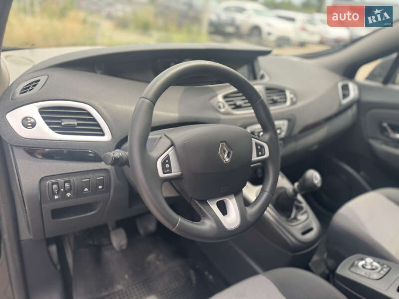 Минивэн Renault Scenic 2012 в Ровно