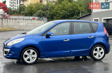 Минивэн Renault Scenic 2010 в 