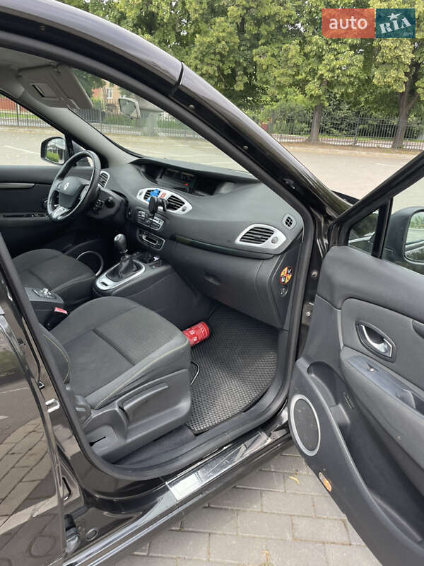 Минивэн Renault Scenic 2009 в Луцке