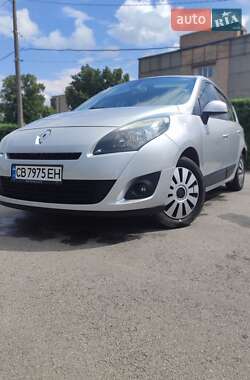 Минивэн Renault Scenic 2010 в 