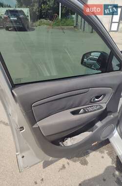 Минивэн Renault Scenic 2010 в 
