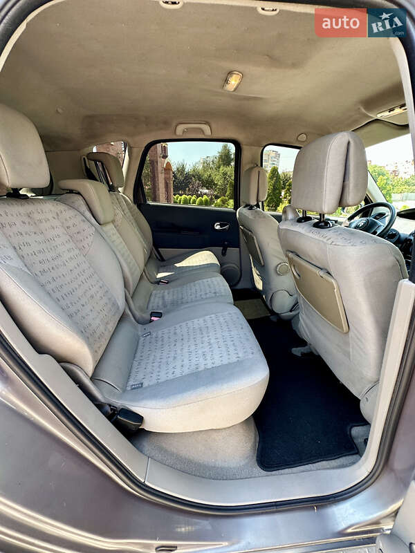 Минивэн Renault Scenic 2004 в Черноморске