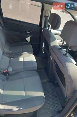 Минивэн Renault Scenic 2012 в 