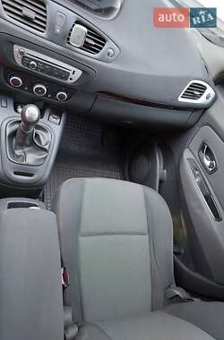 Минивэн Renault Scenic 2012 в 